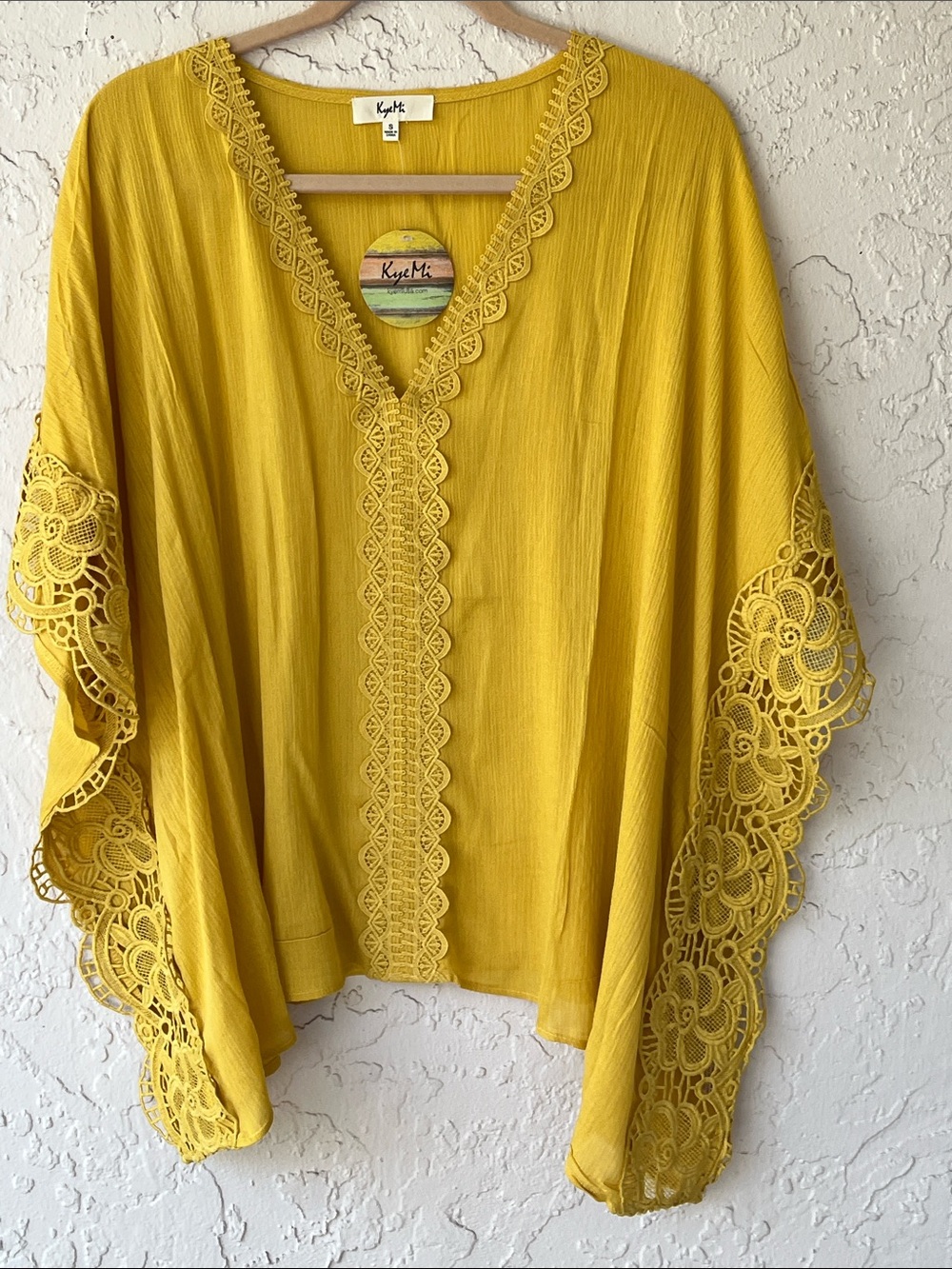 NWT Kye Mi Mustard Lace-Trim V-Neck Tunic Top w/Gorgeous Open Work Lace on Sides